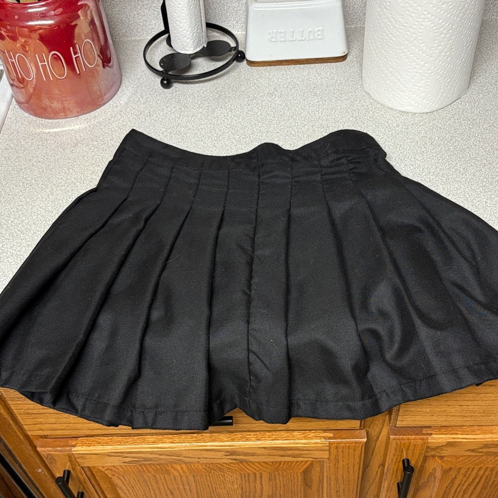 Forever 21 Black Pleated Skirt